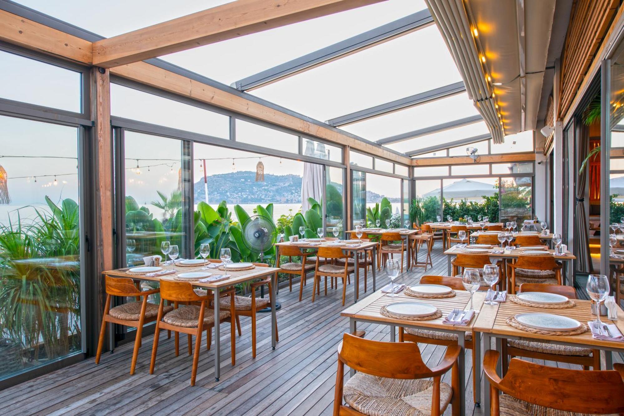 Day One Beach Resort & Spa - Adult Only Alanya Exterior foto Restaurant in the hotel