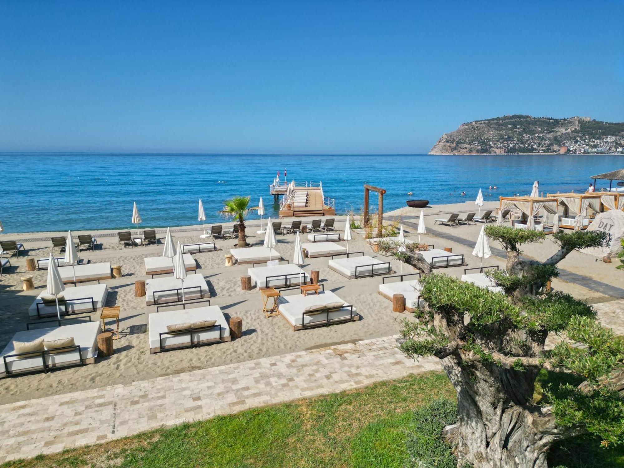 Day One Beach Resort & Spa - Adult Only Alanya Exterior foto The beach at the hotel