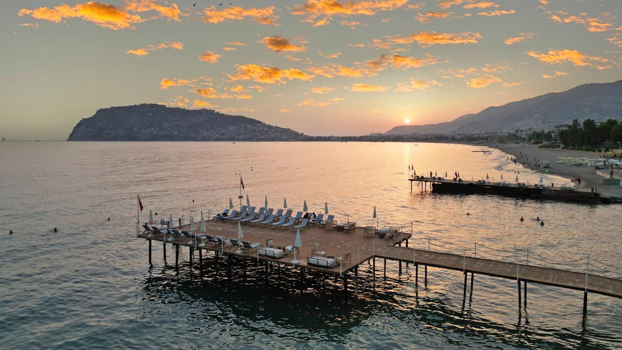 Day One Beach Resort & Spa - Adult Only Alanya Exterior foto Sunset at the port of Rafina
