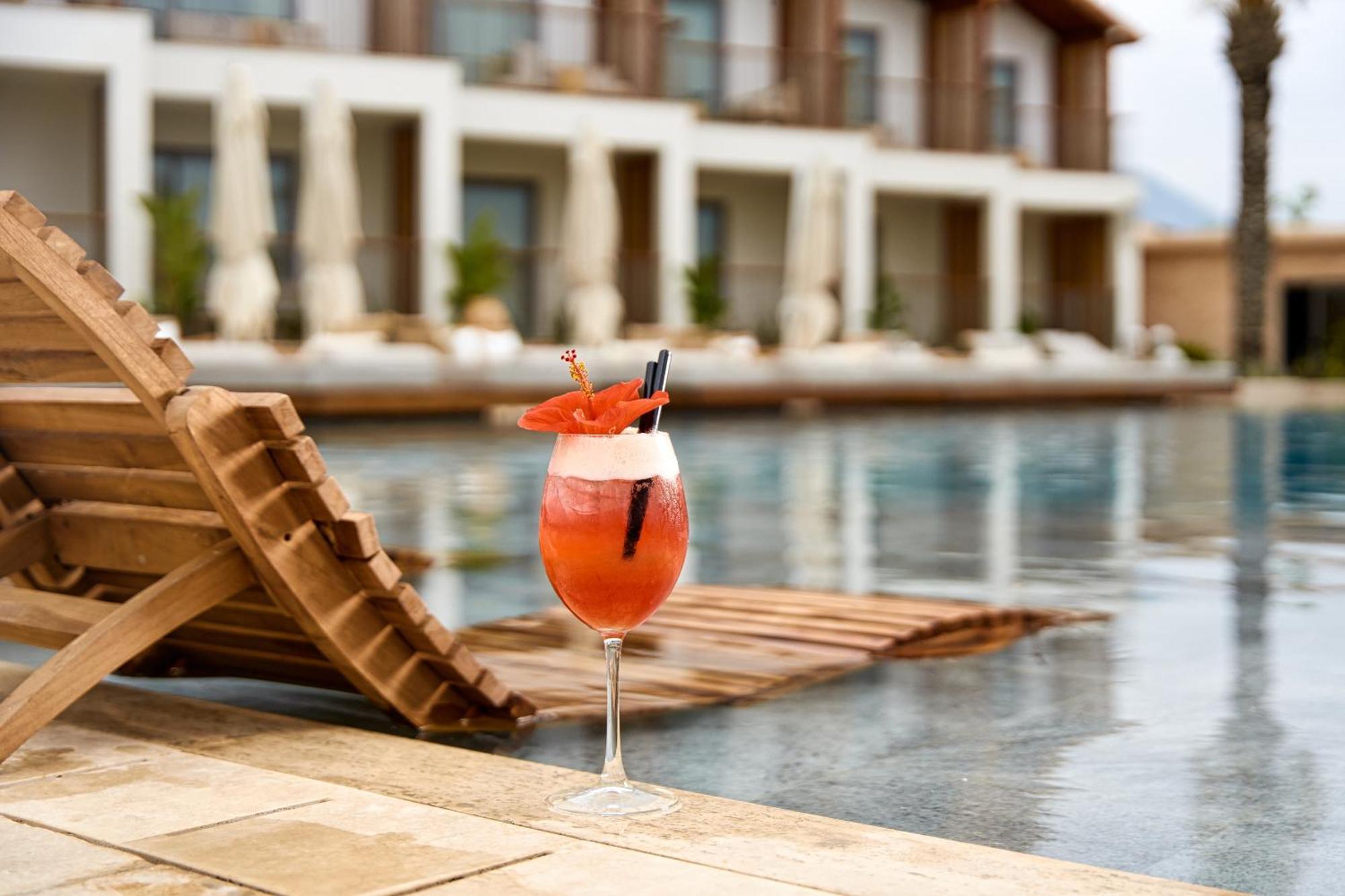 Day One Beach Resort & Spa - Adult Only Alanya Exterior foto A Bellini cocktail