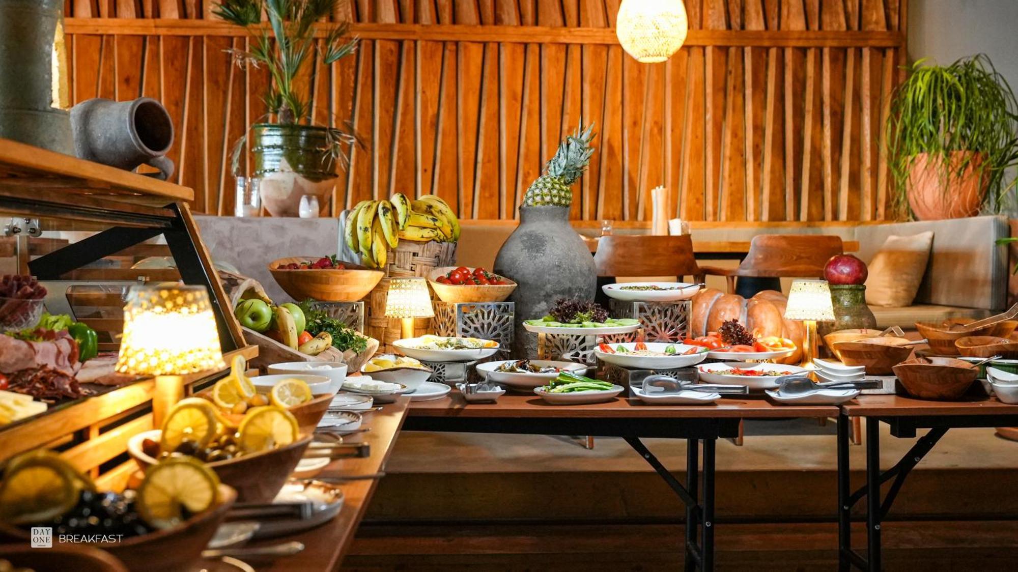 Day One Beach Resort & Spa - Adult Only Alanya Exterior foto A buffet at a restaurant