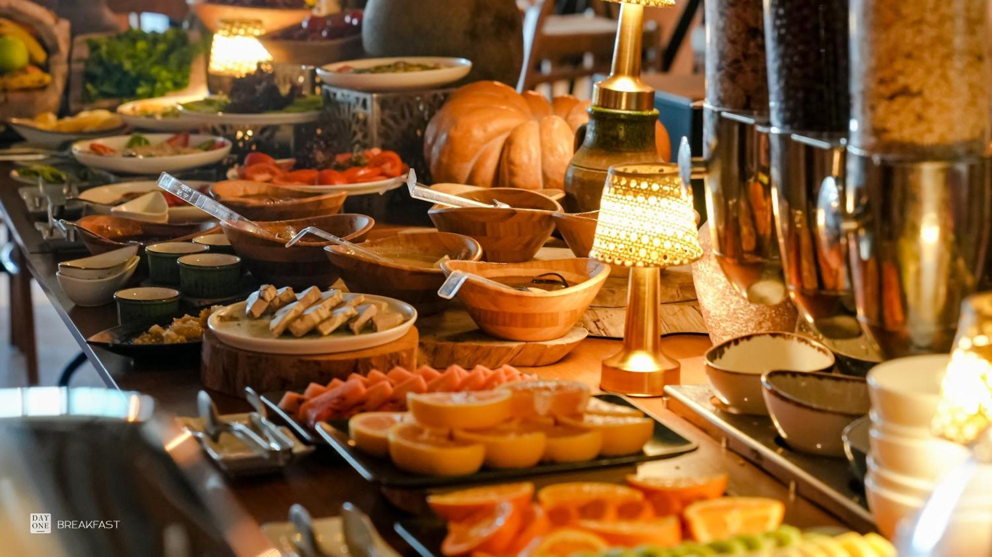 Day One Beach Resort & Spa - Adult Only Alanya Exterior foto A buffet at a hotel