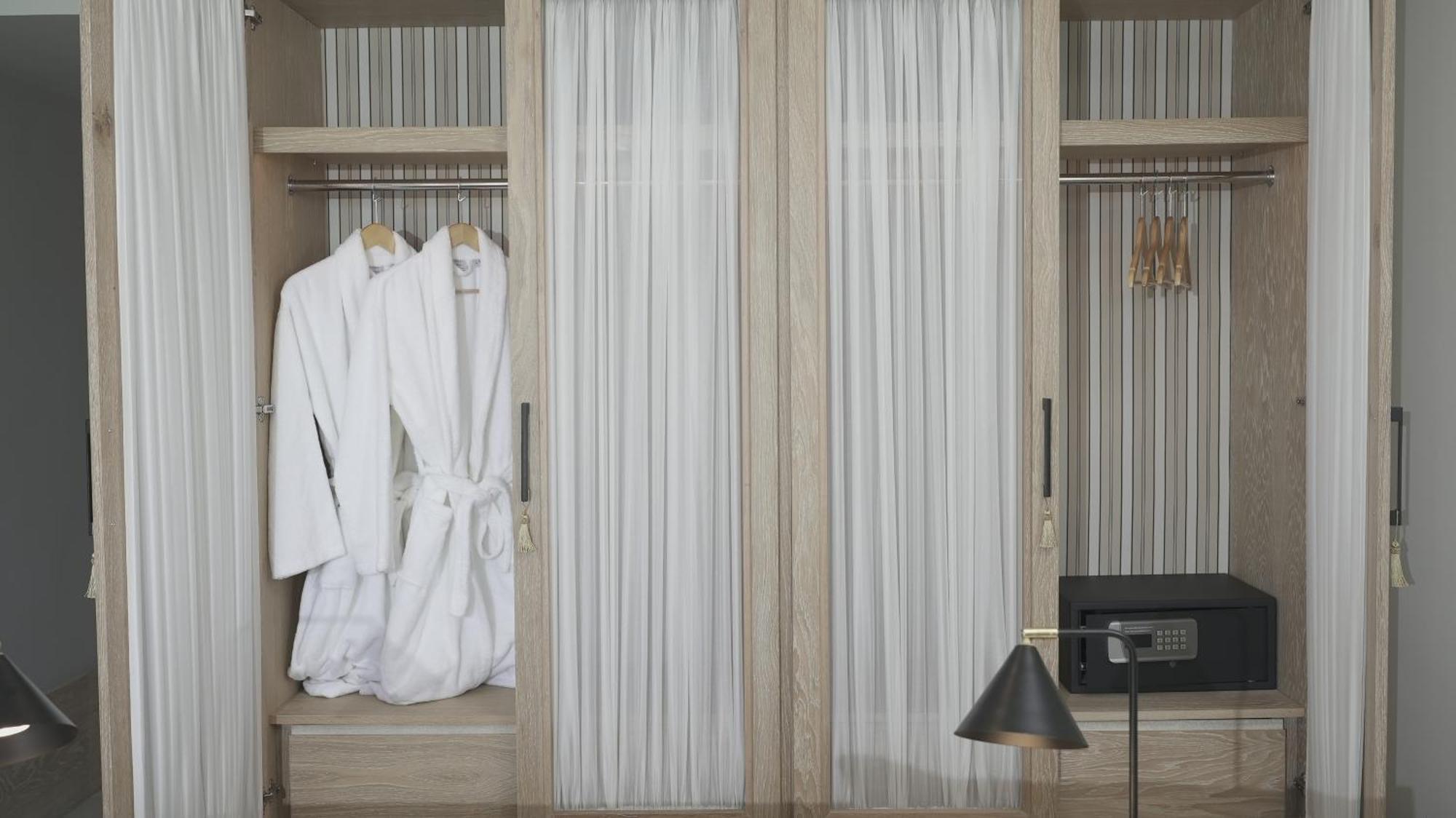 Day One Beach Resort & Spa - Adult Only Alanya Exterior foto A hotel room safe